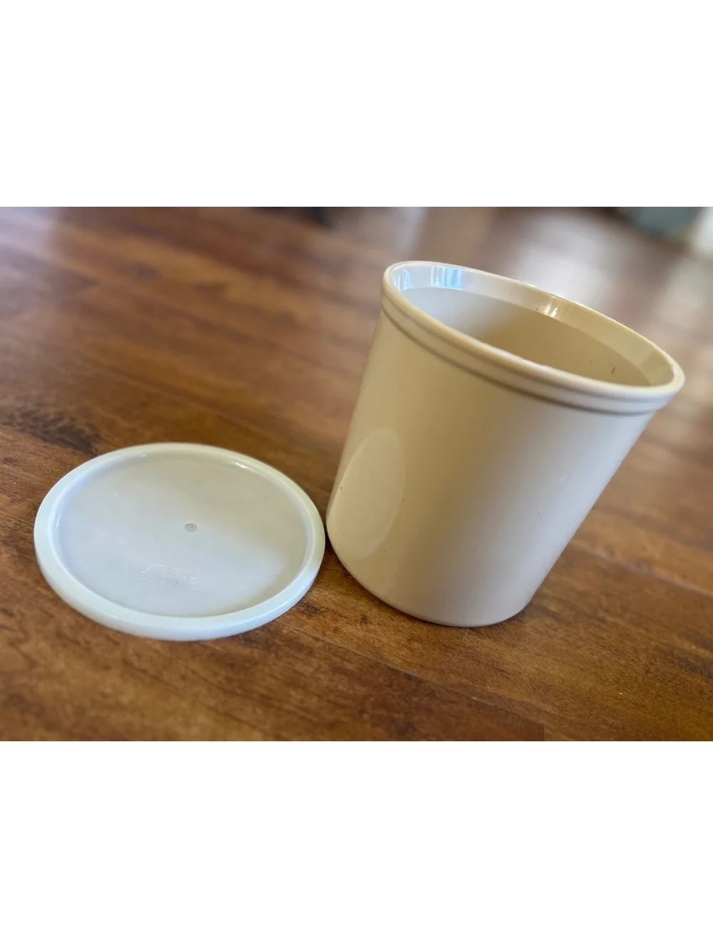 Cambro CPL 2.7 Plastic Storage Container with Lid